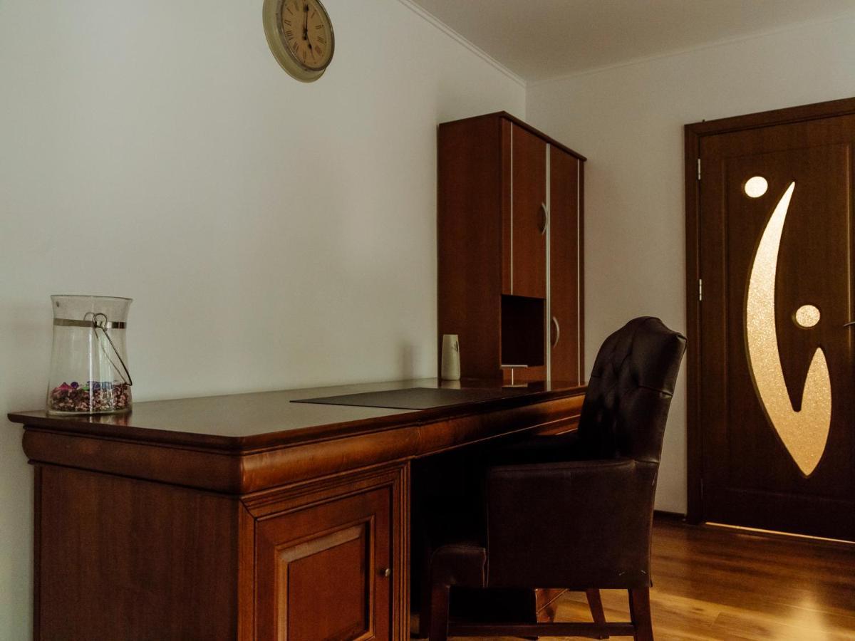 Old Town Historic Apartment With Backyard Mini Park Bucharest Exterior photo
